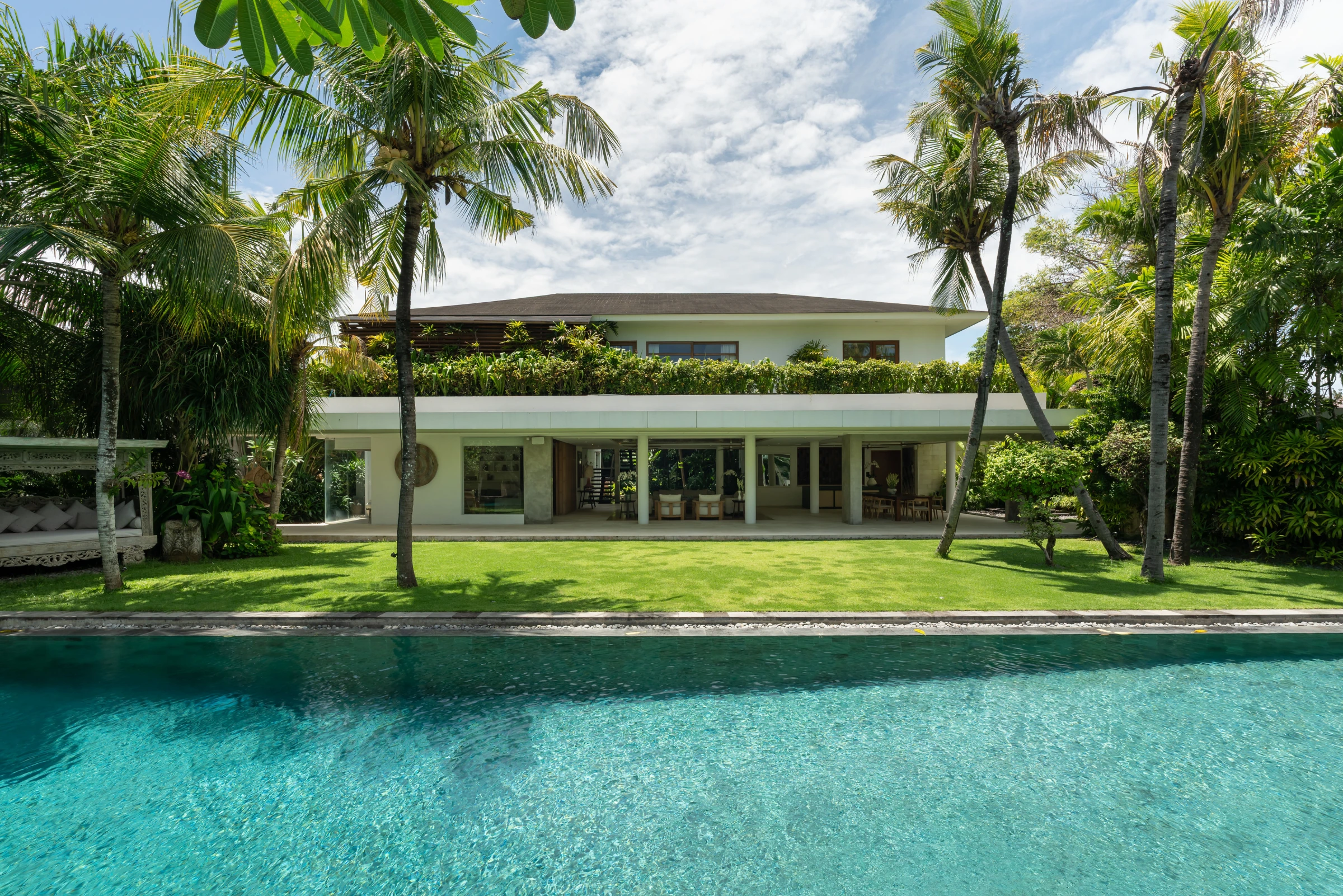 Villa Zambala Canggu exterior, lawn and pool