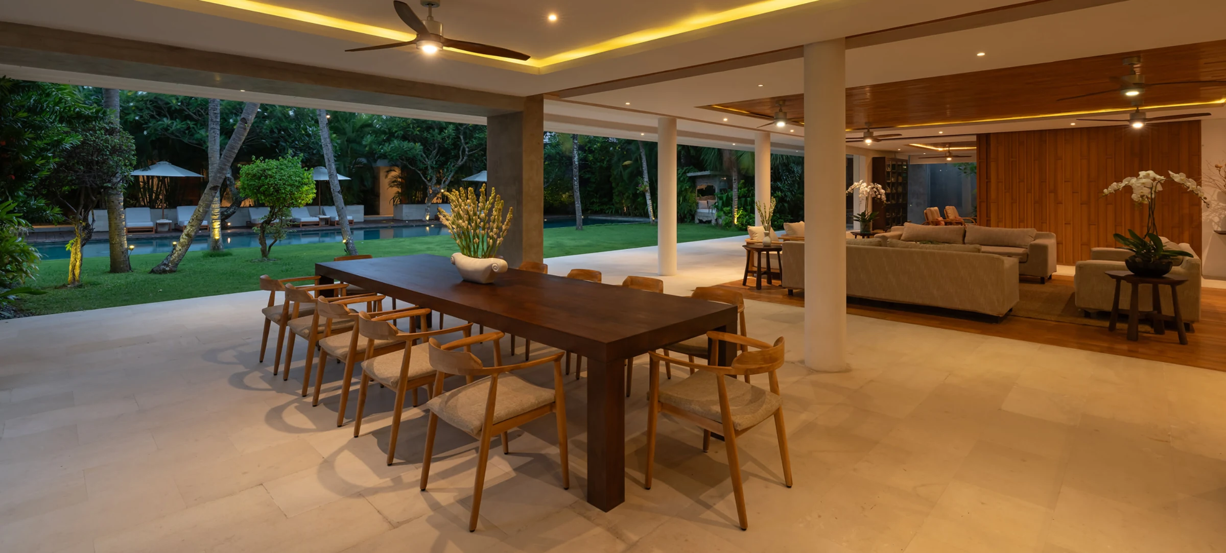 Outdoor dining at Villa Zambala Canggu