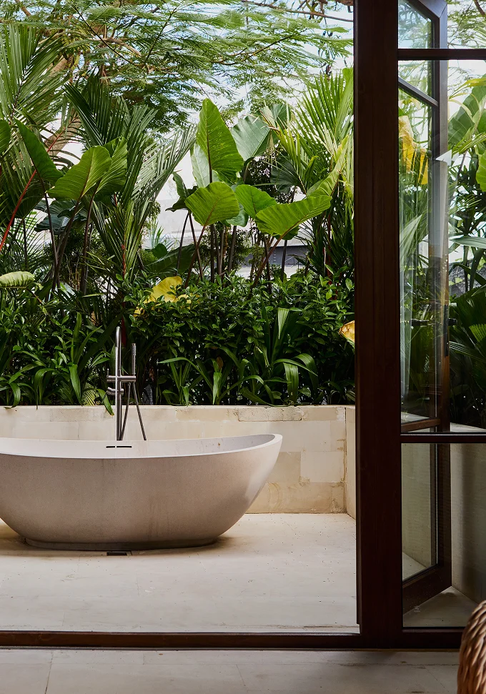 Outdoor bath at Villa Zambala