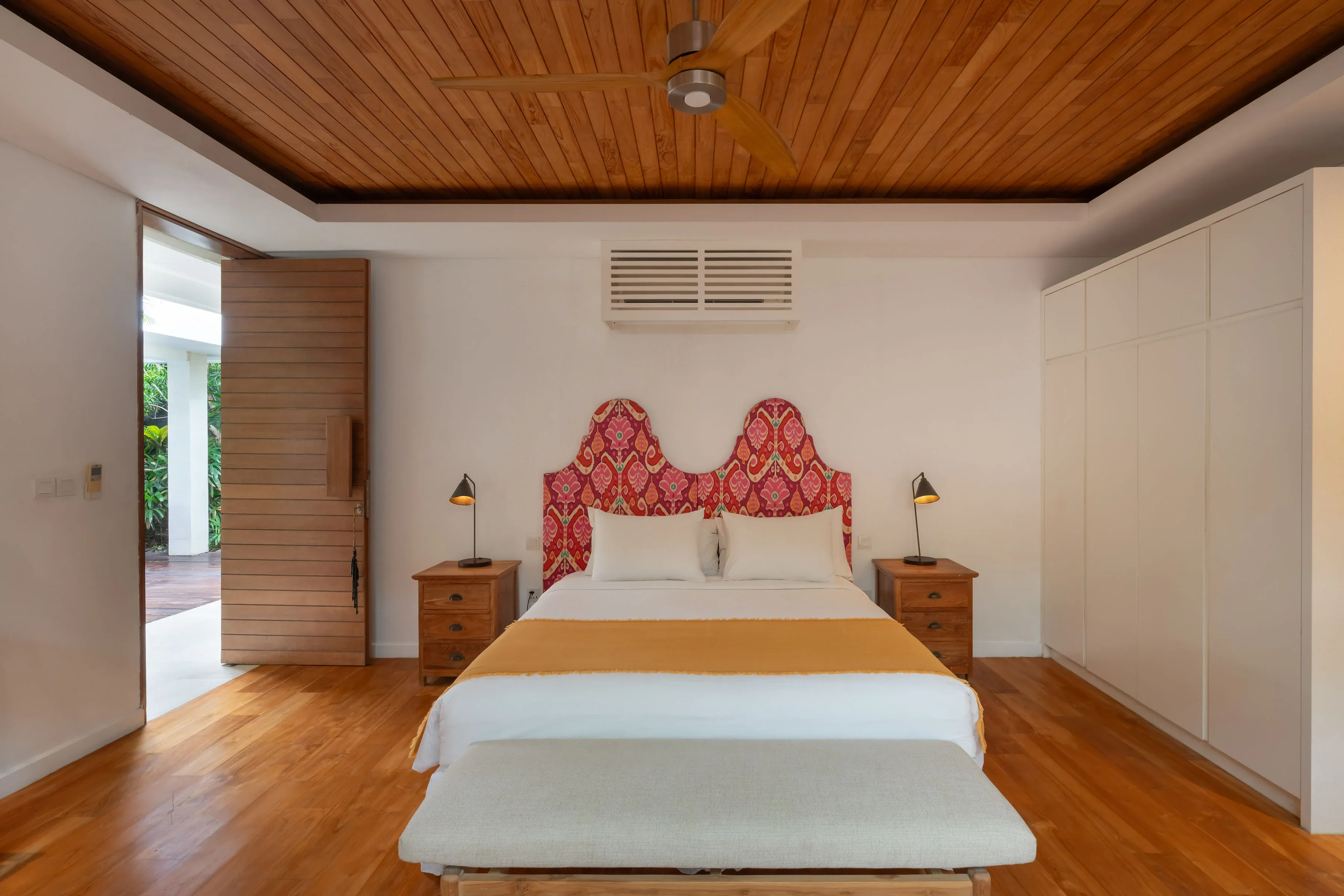 Poolside king room with courtyard access at Villa Zambala