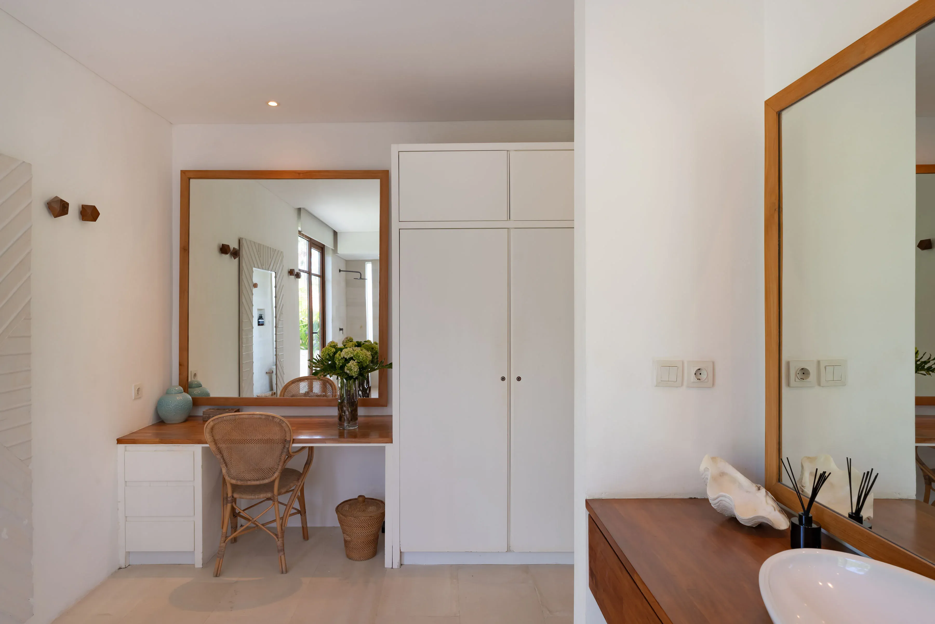 Suite one bedroom details at Villa Zambala Canggu